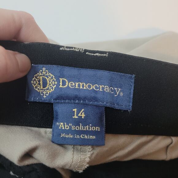 Democracy Ab Solution Womens Tan Khaki Shorts Size 14 Clasp Closure Casual - Picture 7 of 11